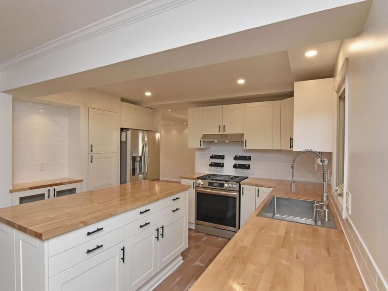 990 Venetian Way, Columbus, OH 43230 Photo 19