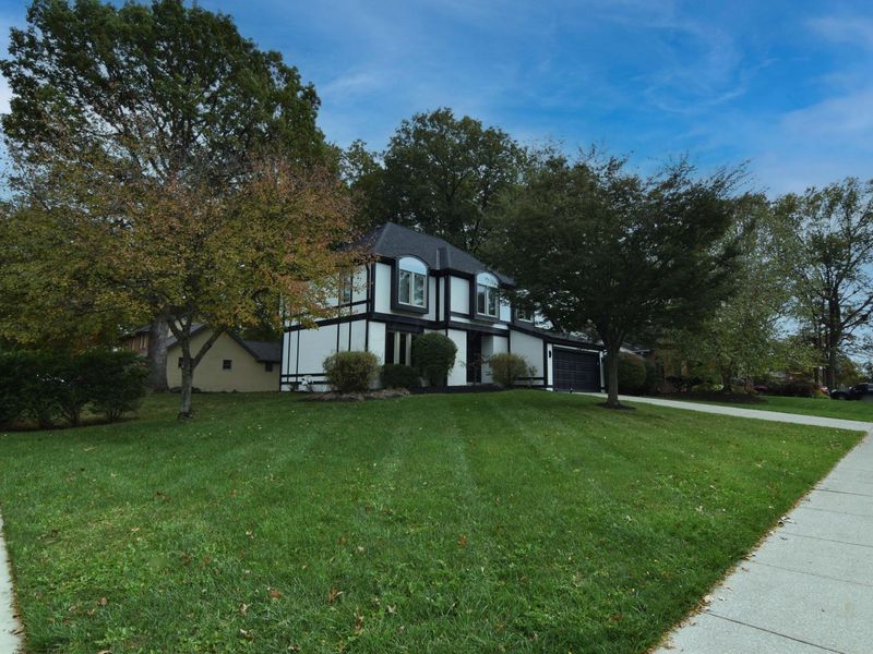 990 Venetian Way, Columbus, OH 43230 Photo 2