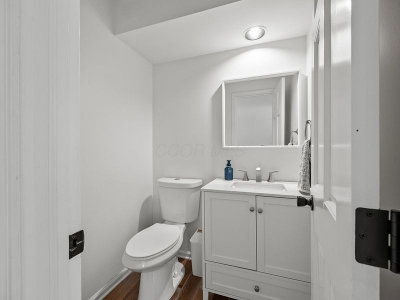 990 Venetian Way, Columbus, OH 43230 Photo 25