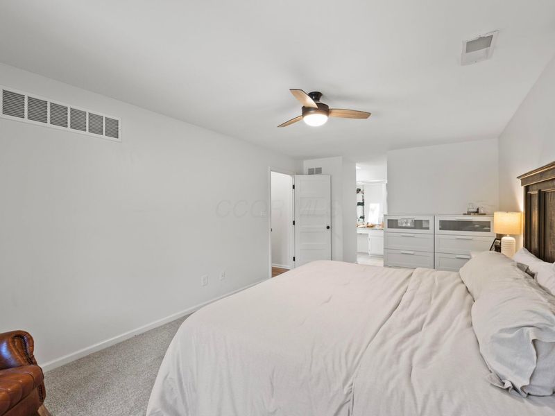 990 Venetian Way, Columbus, OH 43230 Photo 28