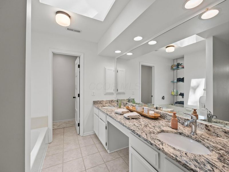 990 Venetian Way, Columbus, OH 43230 Photo 29