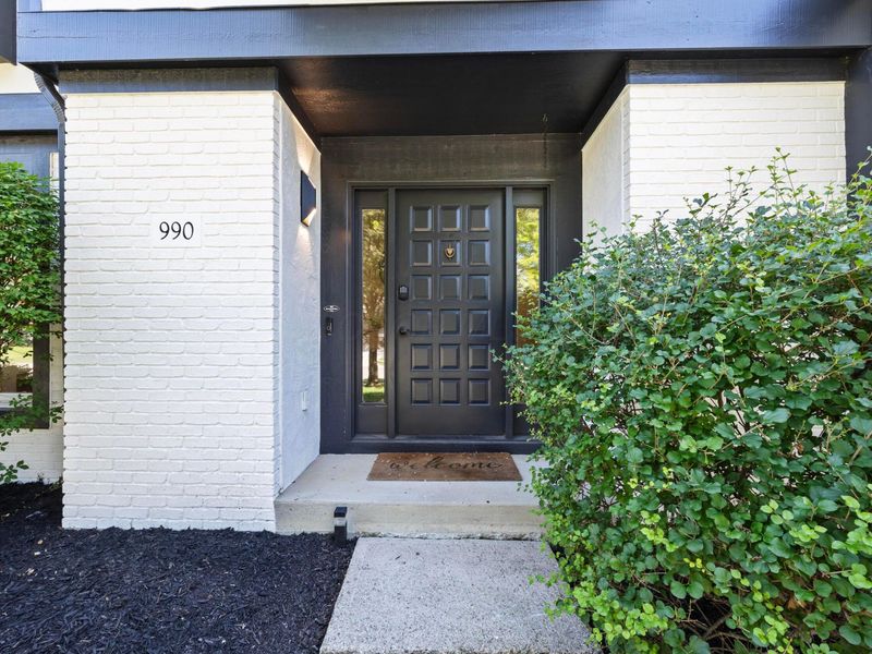 990 Venetian Way, Columbus, OH 43230 Photo 3