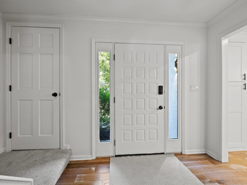 990 Venetian Way, Columbus, OH 43230 Photo 4