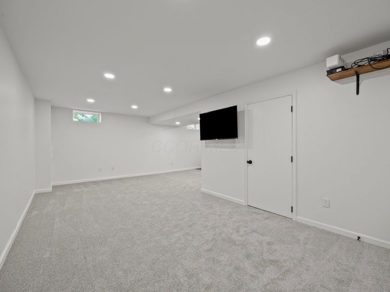 990 Venetian Way, Columbus, OH 43230 Photo 41