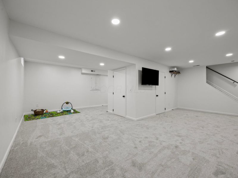 990 Venetian Way, Columbus, OH 43230 Photo 42