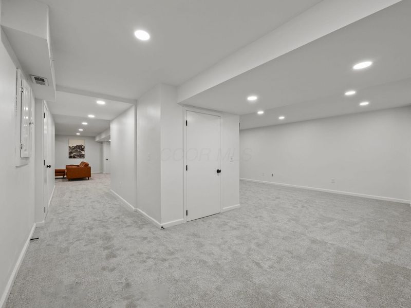 990 Venetian Way, Columbus, OH 43230 Photo 43