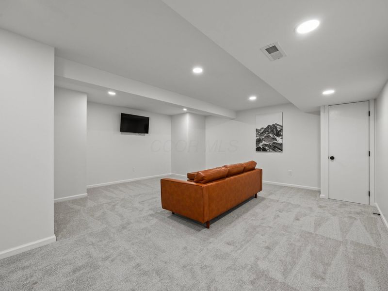 990 Venetian Way, Columbus, OH 43230 Photo 44