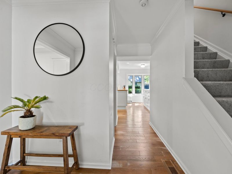 990 Venetian Way, Columbus, OH 43230 Photo 5