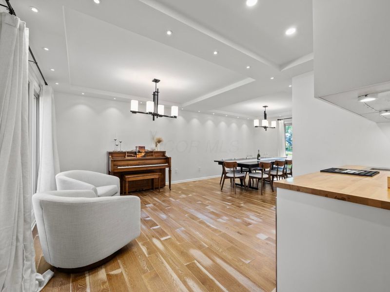 990 Venetian Way, Columbus, OH 43230 Photo 6