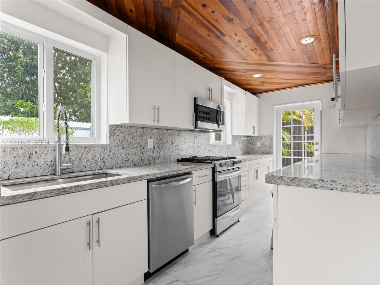 6665 NW 39th St , Virginia Gardens, FL 33166 Photo