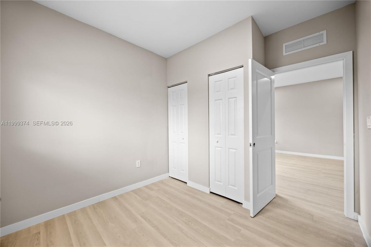 630 NE 166th St, Unit 3, Miami, FL 33162 Photo