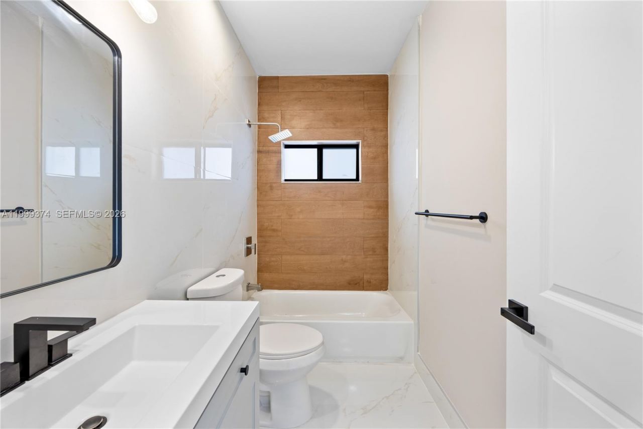 630 NE 166th St, Unit 3, Miami, FL 33162 Photo