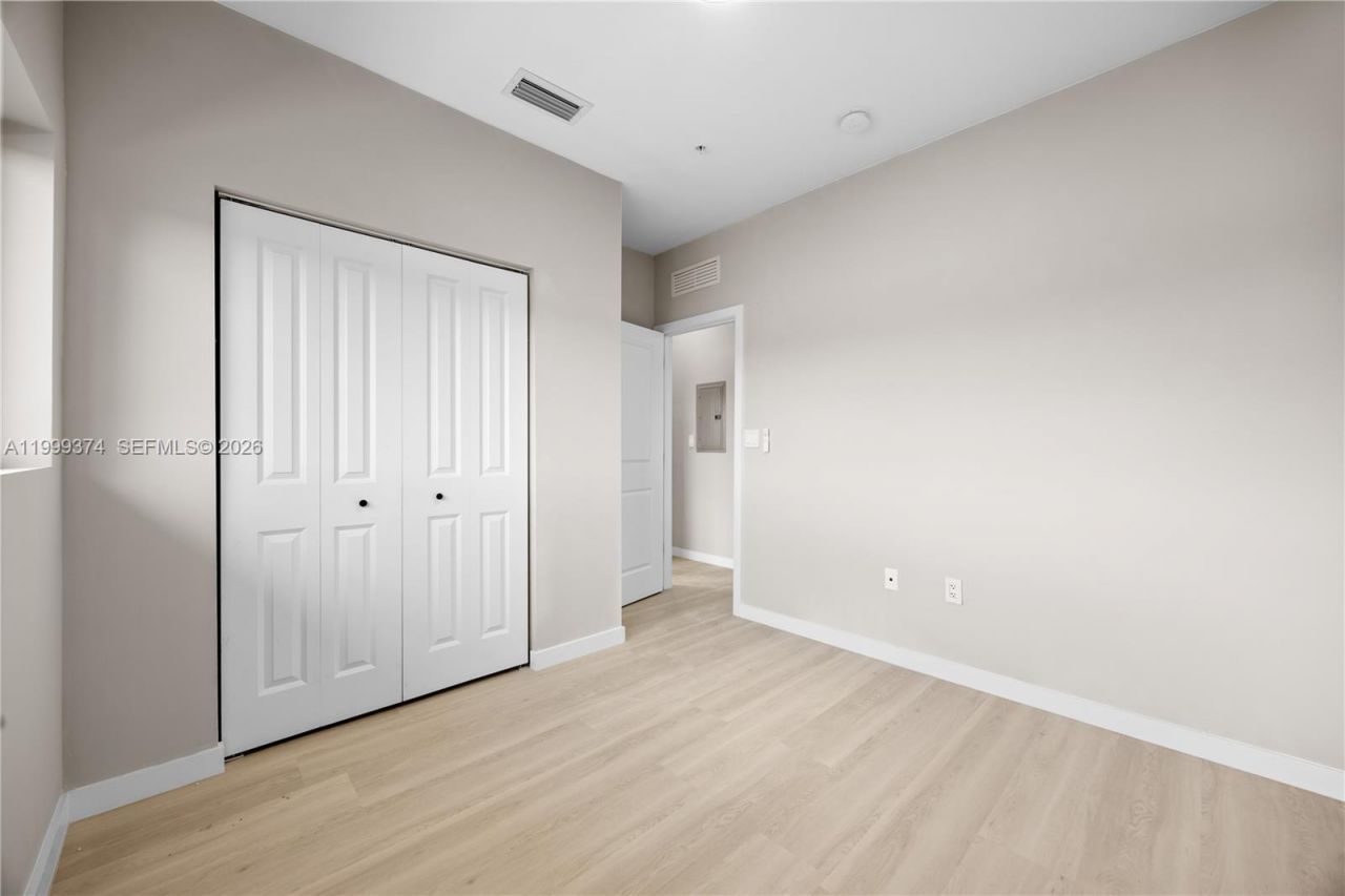 630 NE 166th St, Unit 3, Miami, FL 33162 Photo