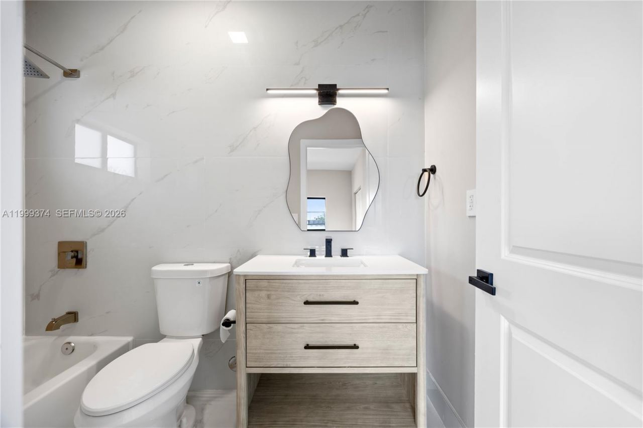 630 NE 166th St, Unit 3, Miami, FL 33162 Photo