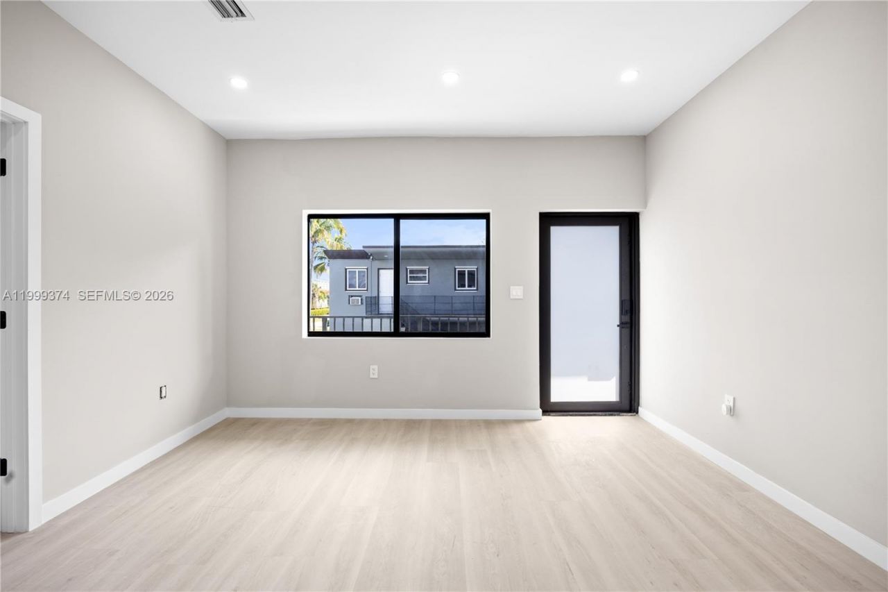 630 NE 166th St, Unit 3, Miami, FL 33162 Photo