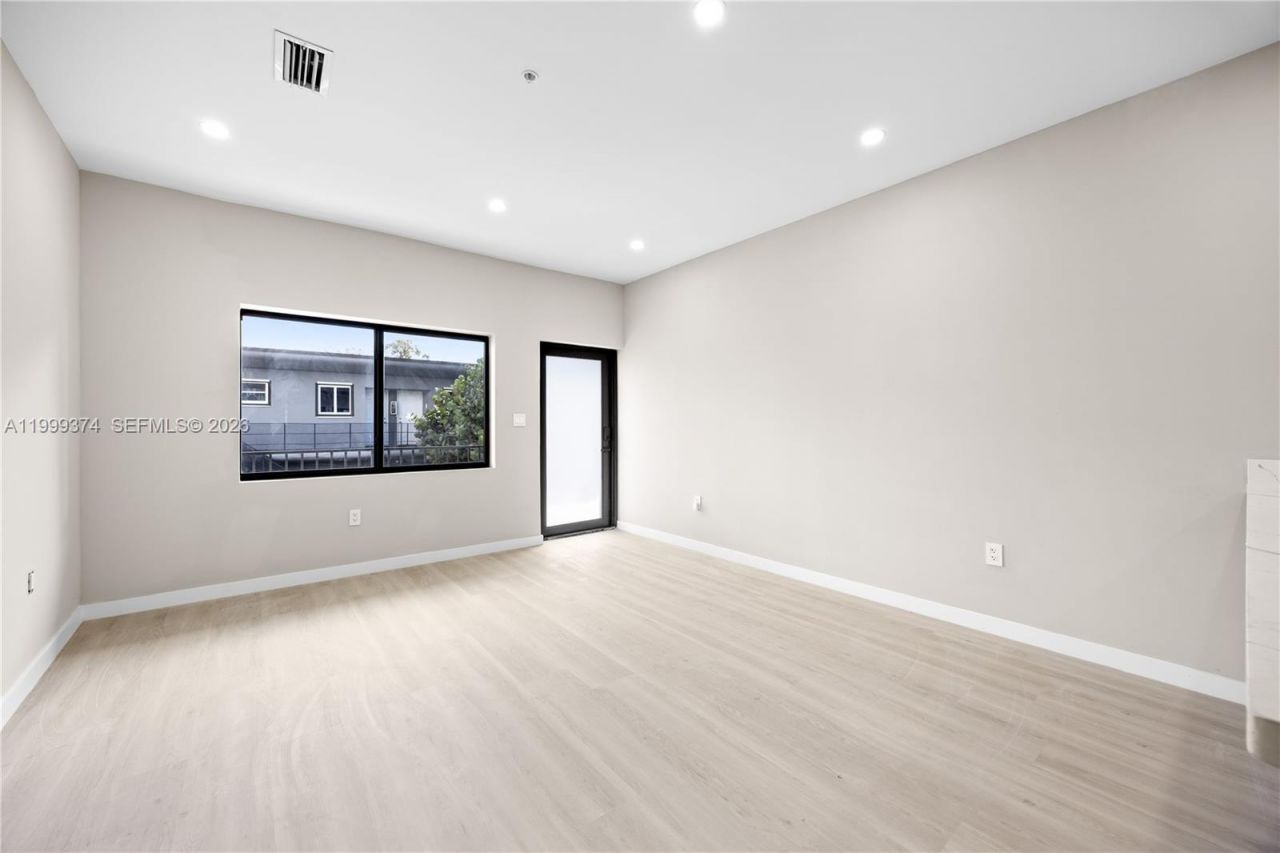 630 NE 166th St, Unit 3, Miami, FL 33162 Photo