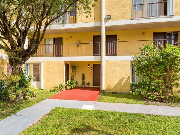 9210 Fontainebleau Blvd, Unit 104, Miami, FL 33172