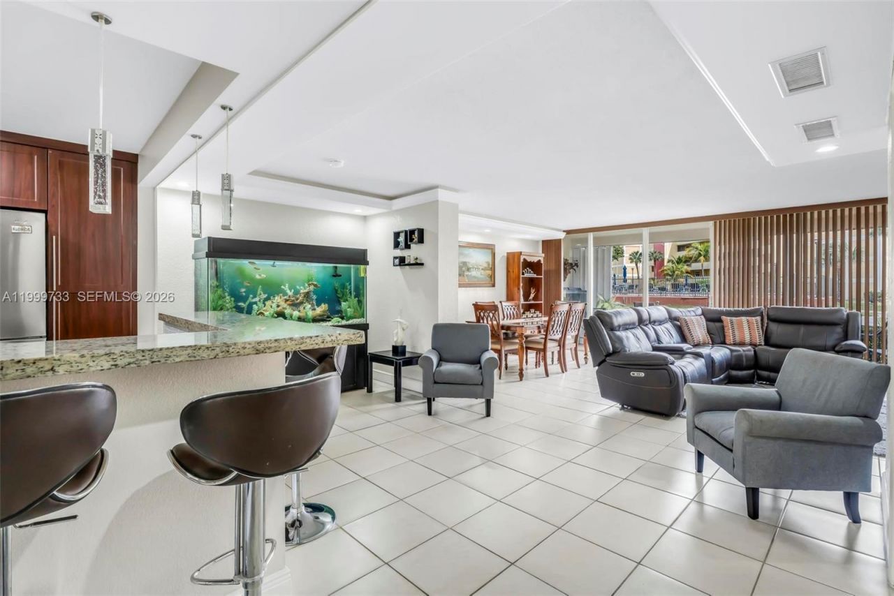 9210 Fontainebleau Blvd, Unit 104, Miami, FL 33172 Photo