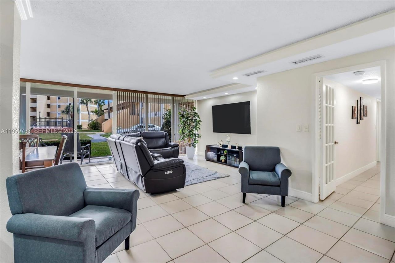 9210 Fontainebleau Blvd, Unit 104, Miami, FL 33172 Photo