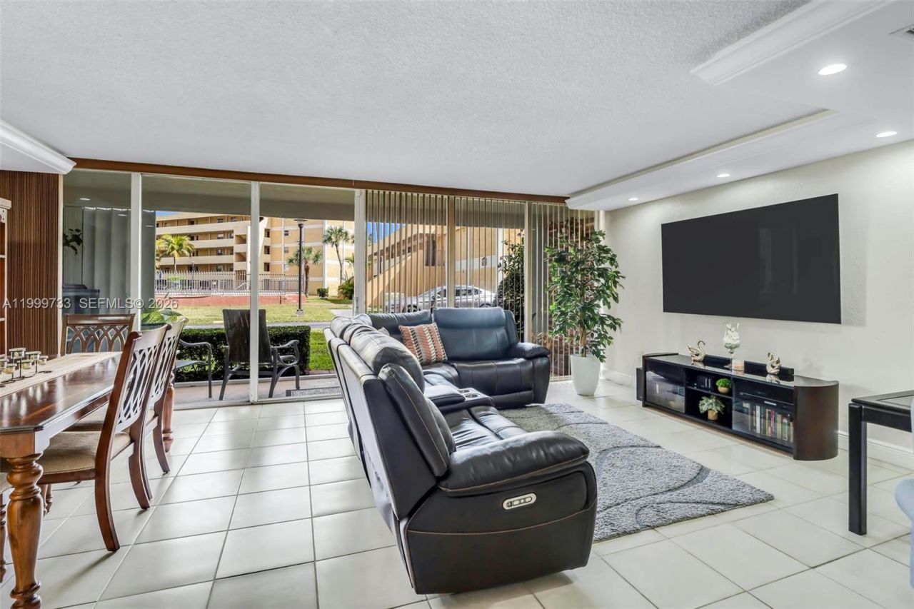 9210 Fontainebleau Blvd, Unit 104, Miami, FL 33172 Photo