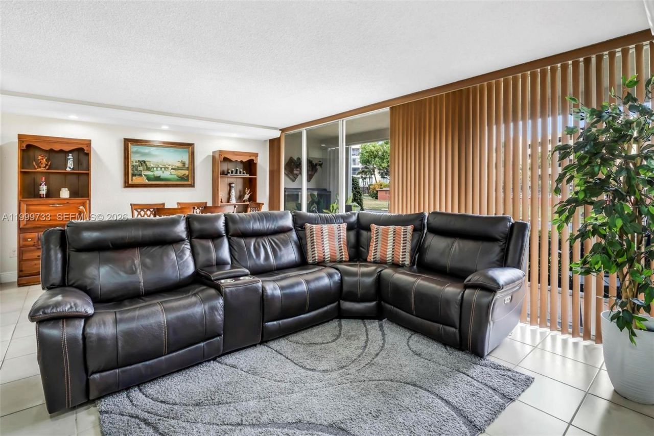 9210 Fontainebleau Blvd, Unit 104, Miami, FL 33172 Photo