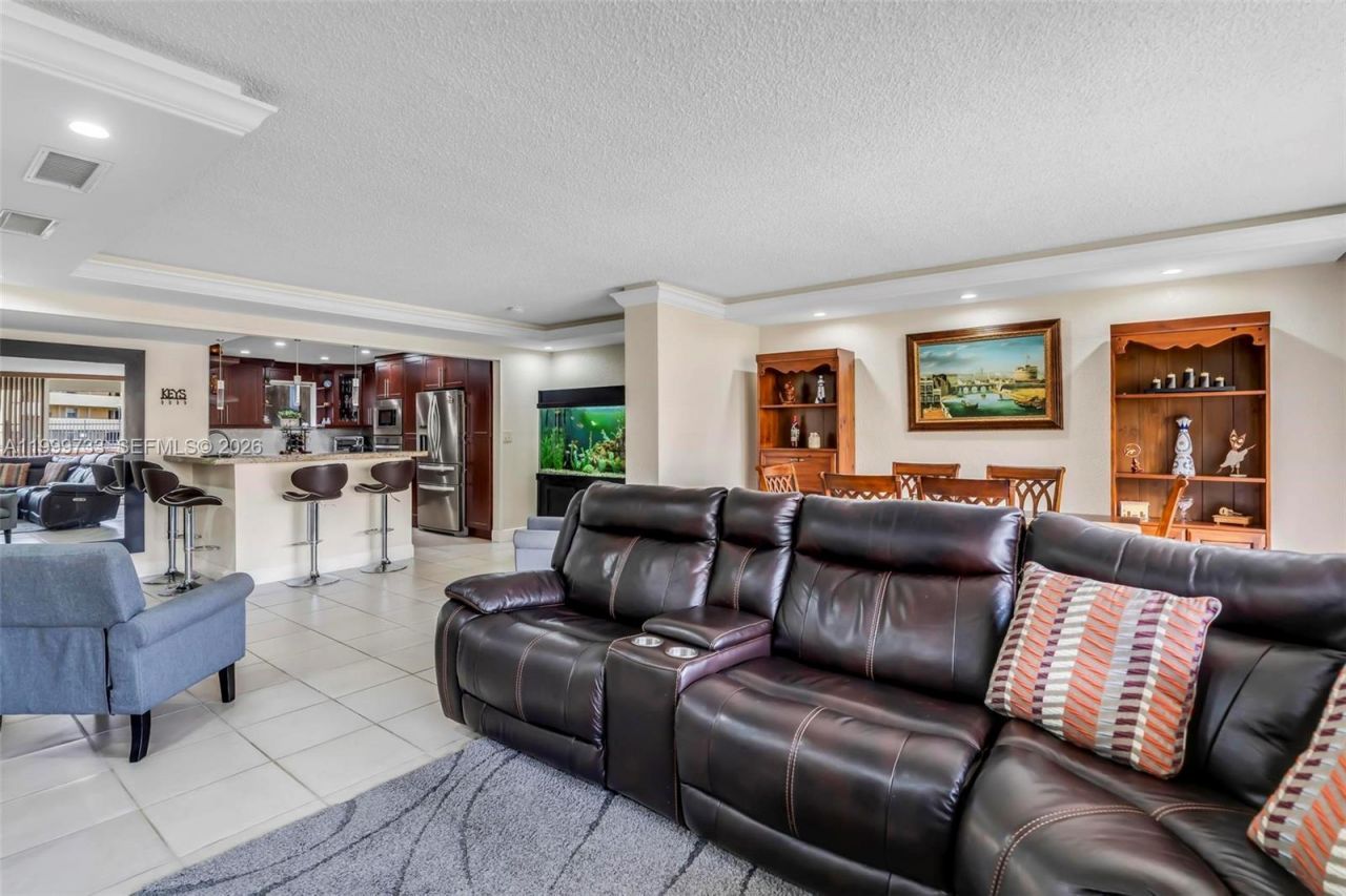 9210 Fontainebleau Blvd, Unit 104, Miami, FL 33172 Photo