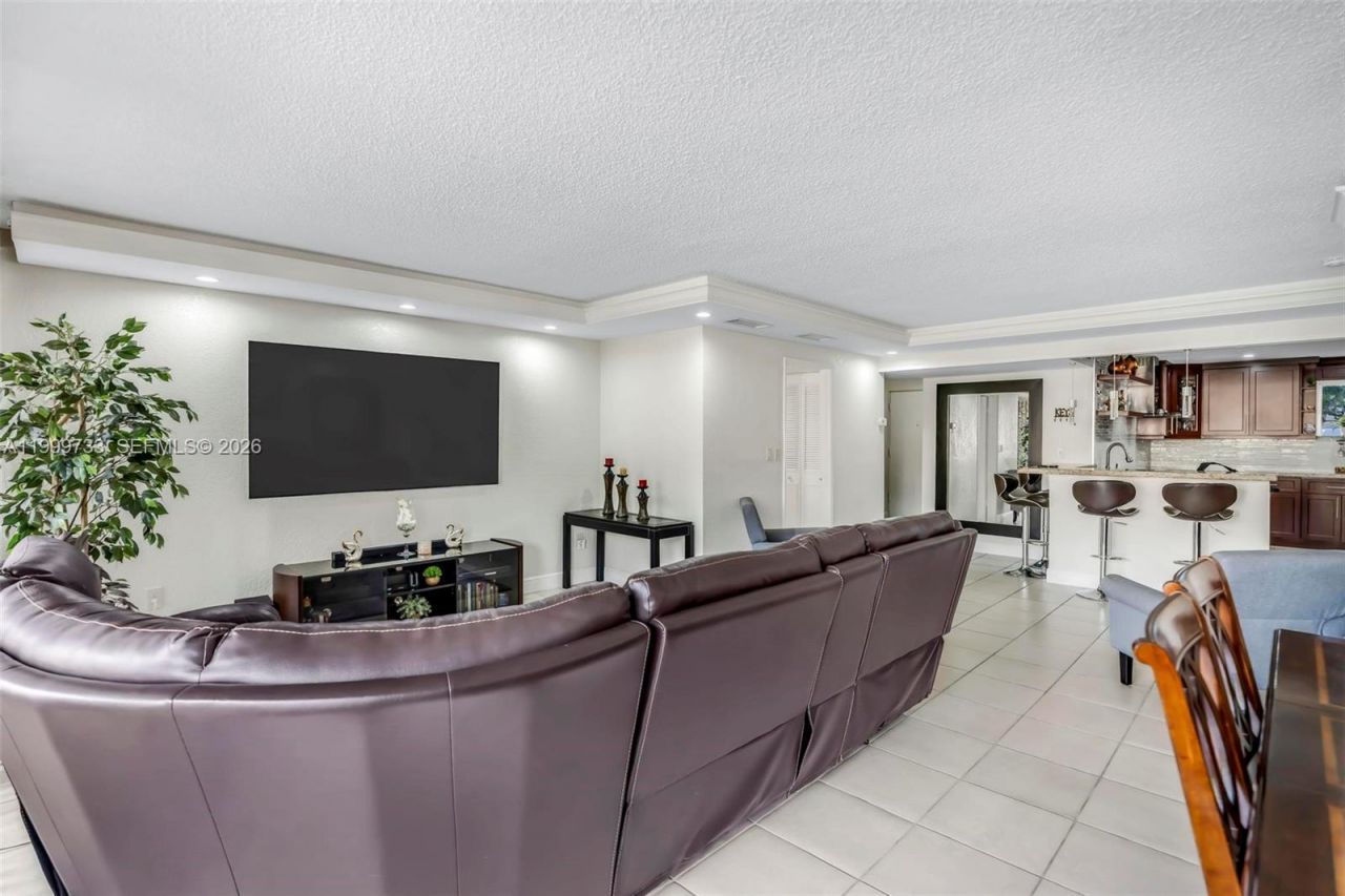 9210 Fontainebleau Blvd, Unit 104, Miami, FL 33172 Photo
