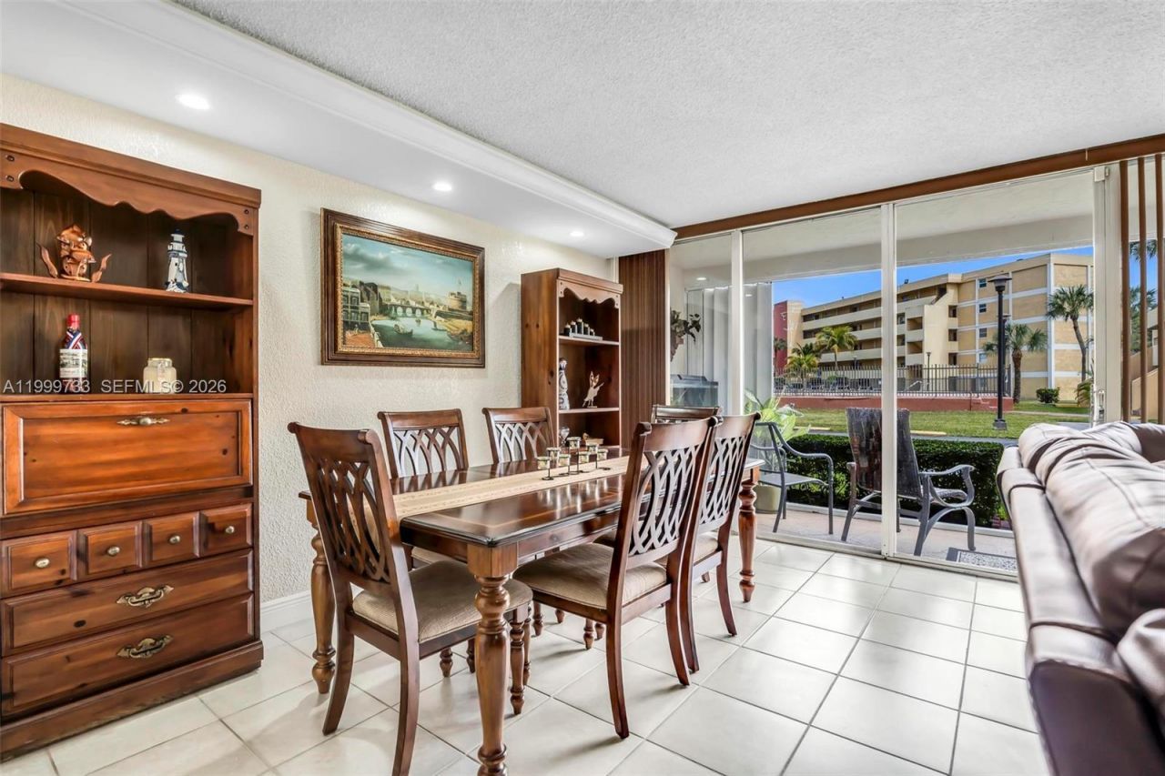 9210 Fontainebleau Blvd, Unit 104, Miami, FL 33172 Photo