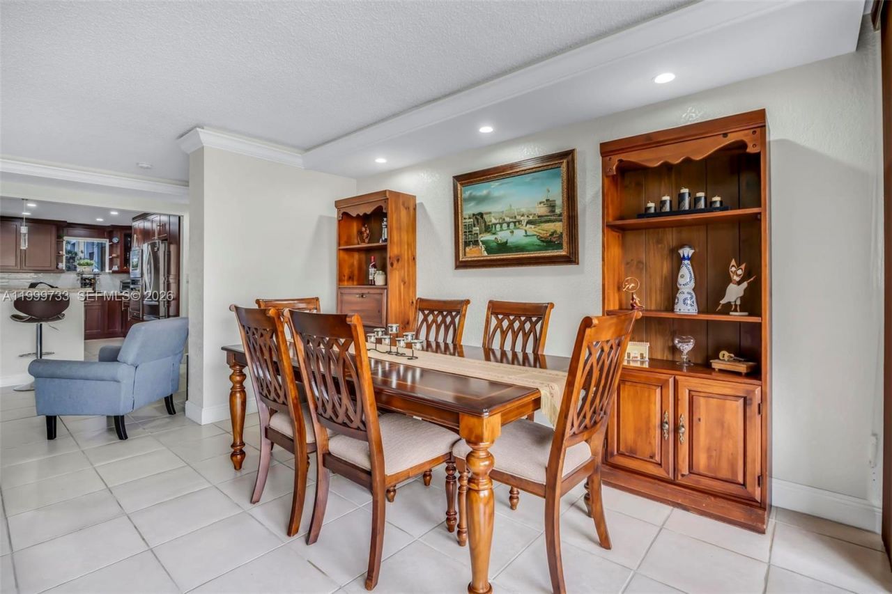 9210 Fontainebleau Blvd, Unit 104, Miami, FL 33172 Photo