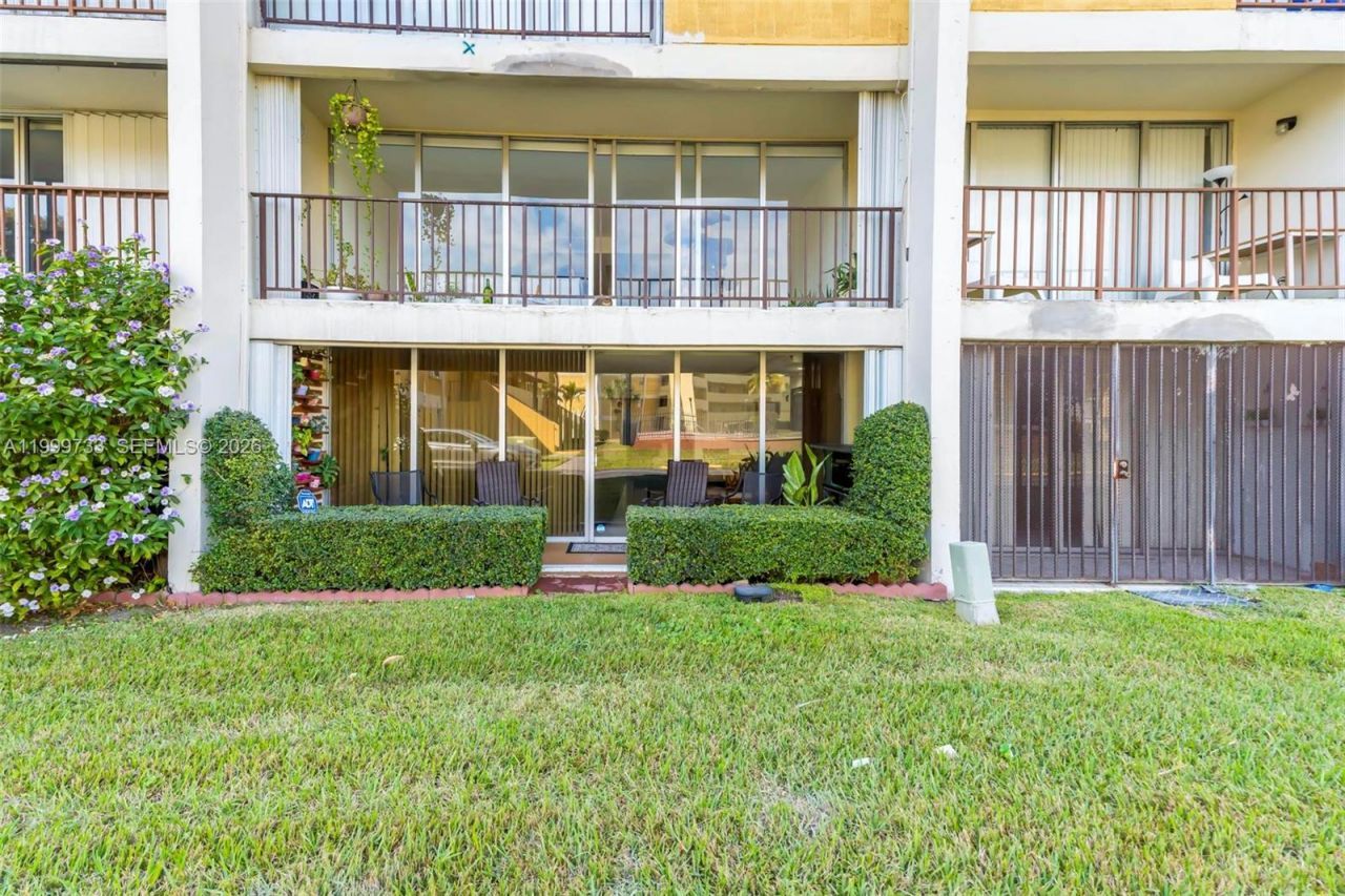 9210 Fontainebleau Blvd, Unit 104, Miami, FL 33172 Photo