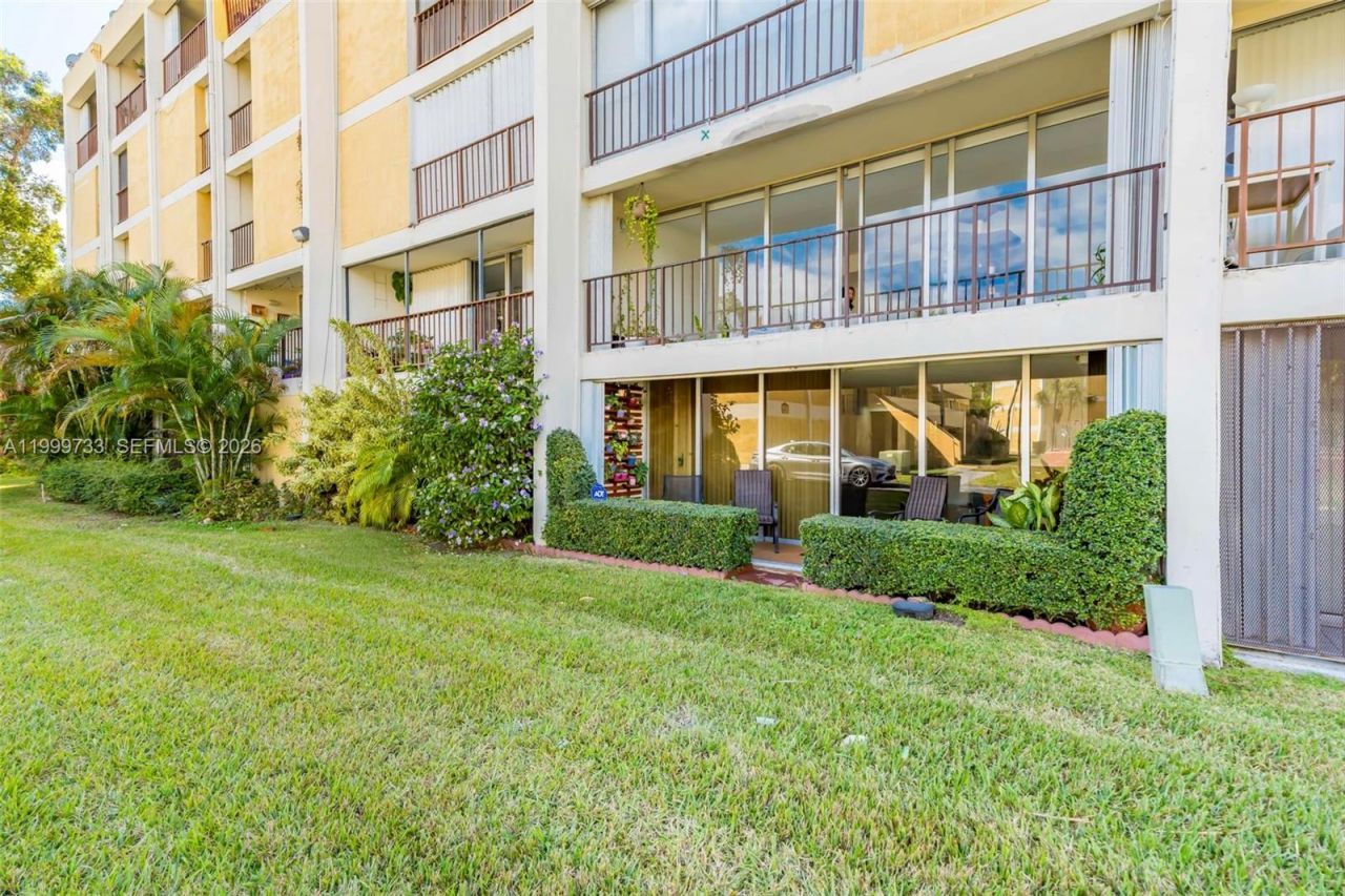 9210 Fontainebleau Blvd, Unit 104, Miami, FL 33172 Photo