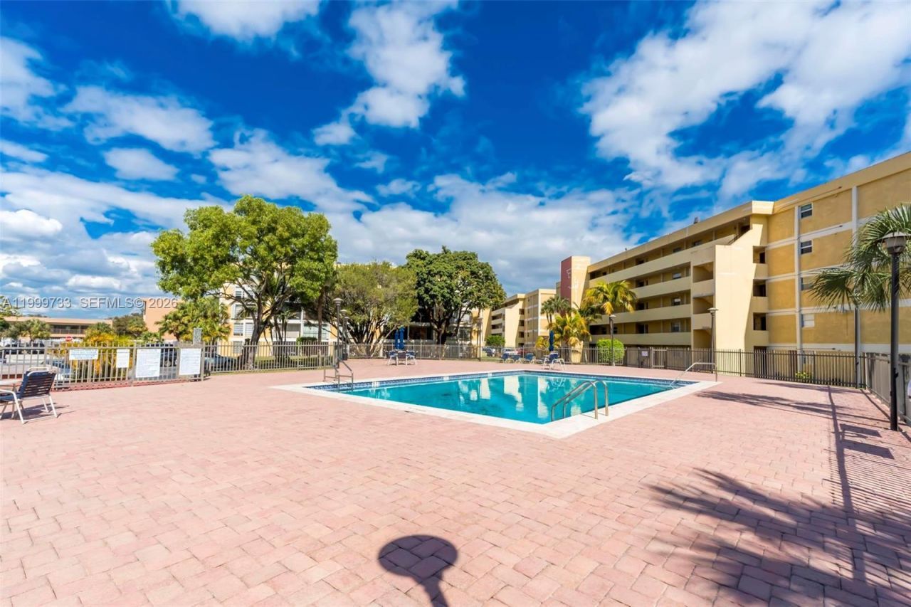 9210 Fontainebleau Blvd, Unit 104, Miami, FL 33172 Photo