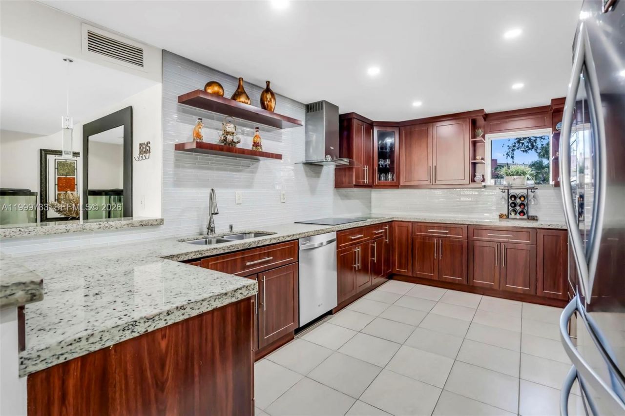 9210 Fontainebleau Blvd, Unit 104, Miami, FL 33172 Photo