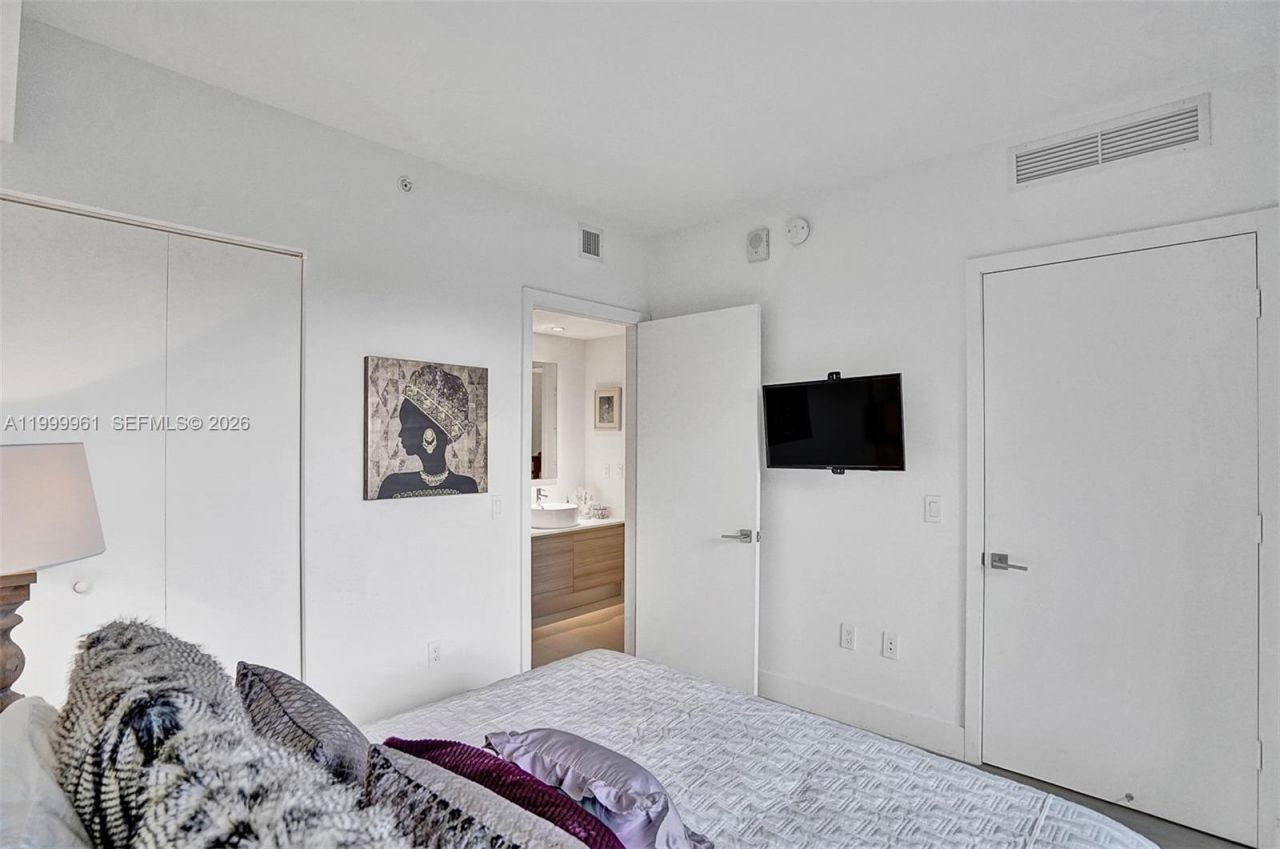 121 NE 34th St, Unit 814, Miami, FL 33137 Photo