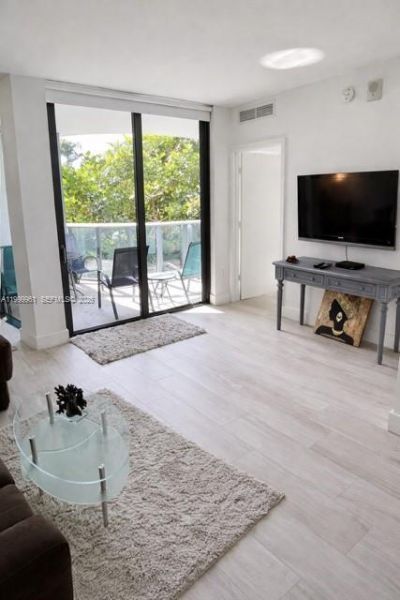 121 NE 34th St, Unit 814, Miami, FL 33137 Photo