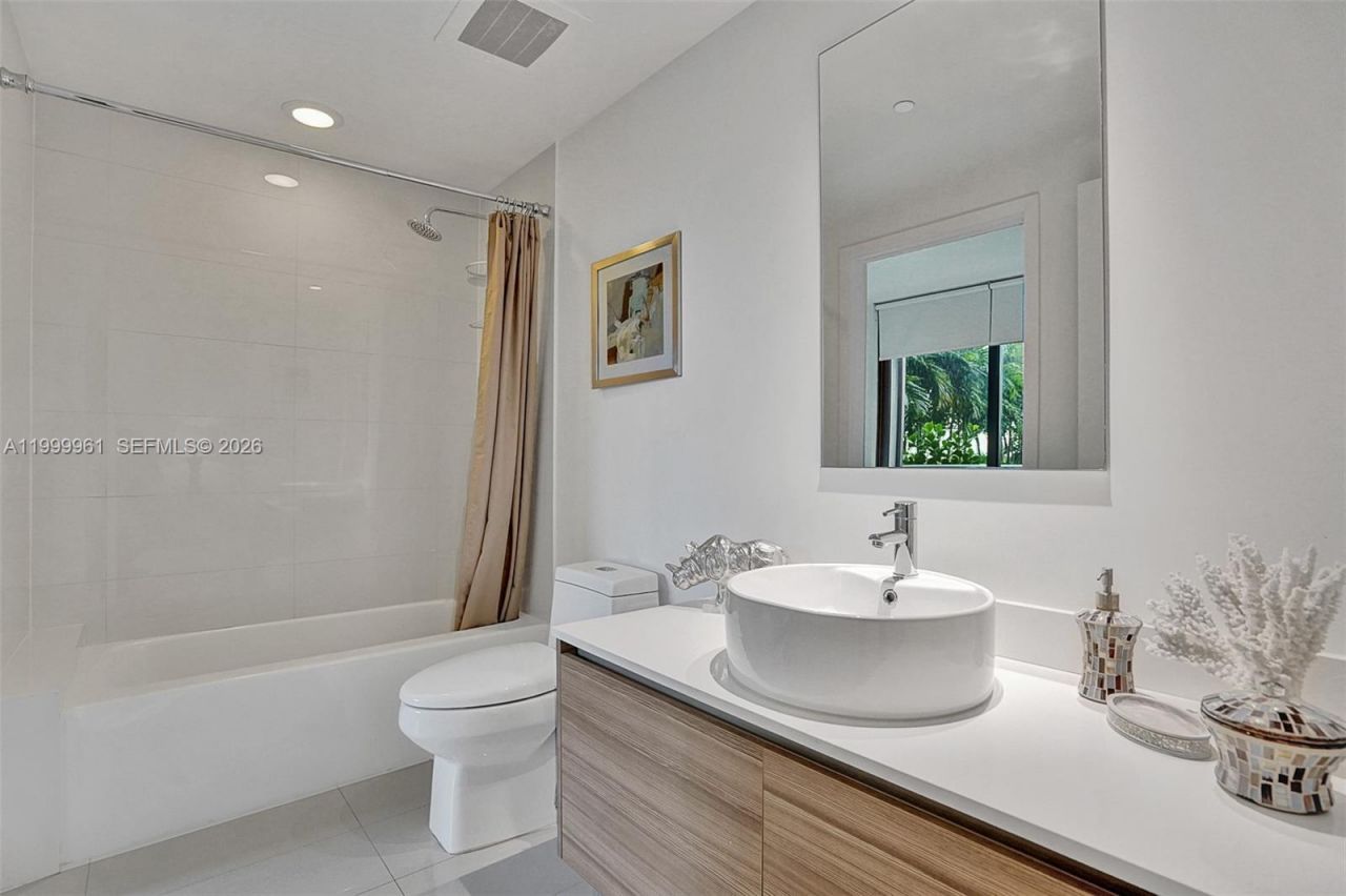 121 NE 34th St, Unit 814, Miami, FL 33137 Photo