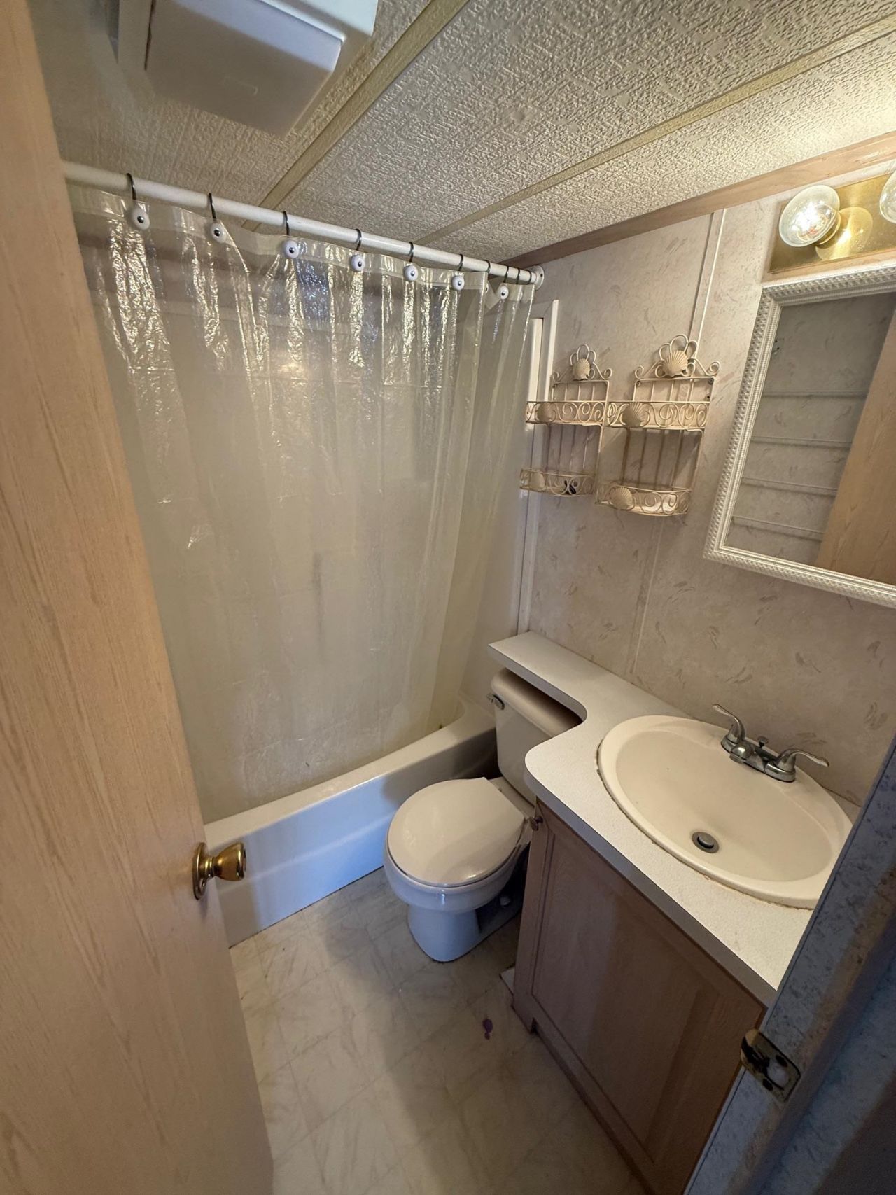 5400 Little River Neck Rd. Photo 8