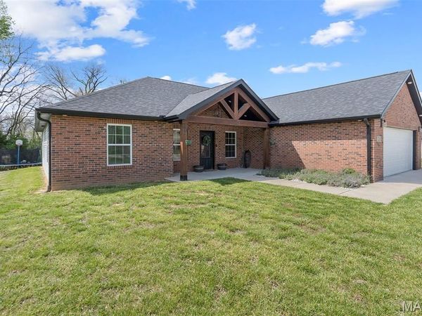 214 Gladiola Street , Jackson, MO 63755