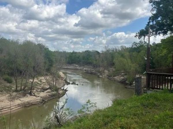 111 W Fm 321 (Off), Cayuga, TX 75840