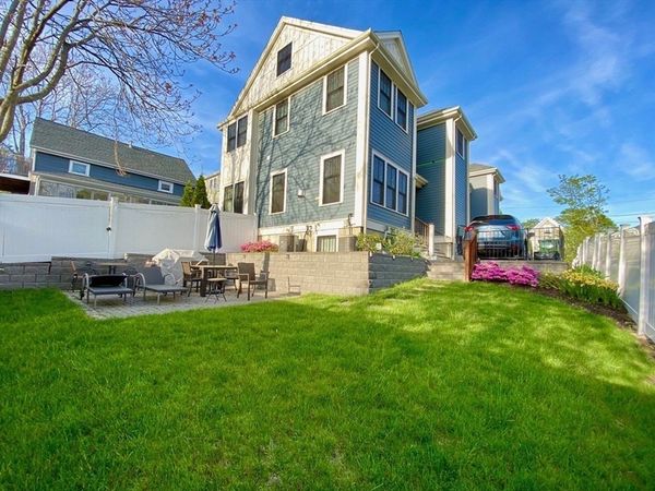 49 Cottage St, Unit 2, Newton, MA 02464