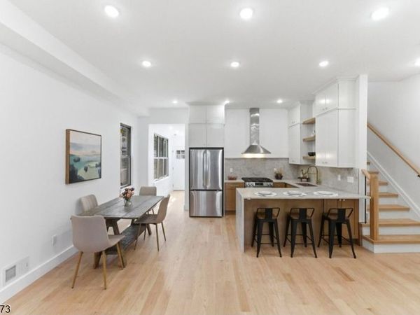 113 Oak St, Jersey, NJ 07304