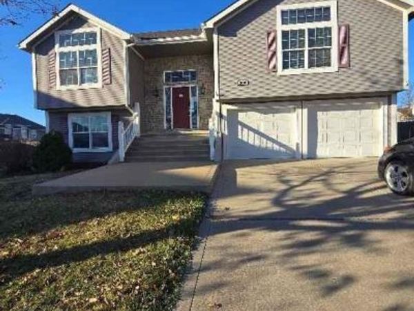 4000 Cades Cove, Leavenworth, KS 66048