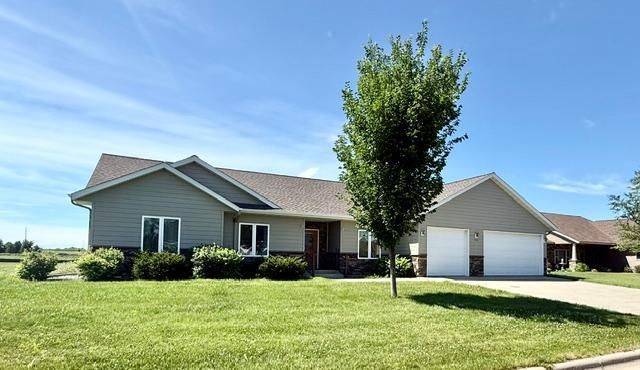 906 Sunrise Boulevard, Redwood Falls, MN 56283