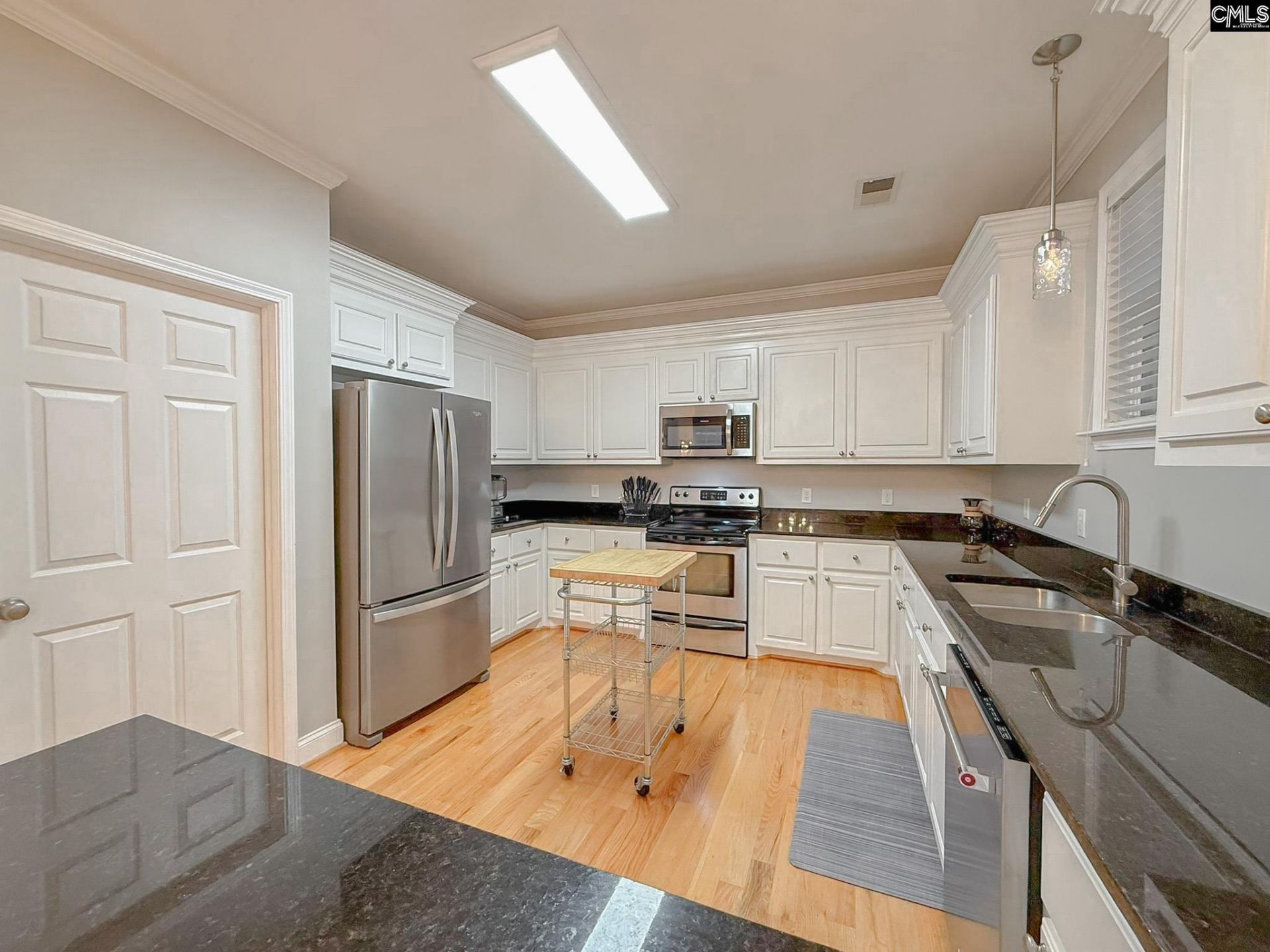 2410 Superior Street Photo 9