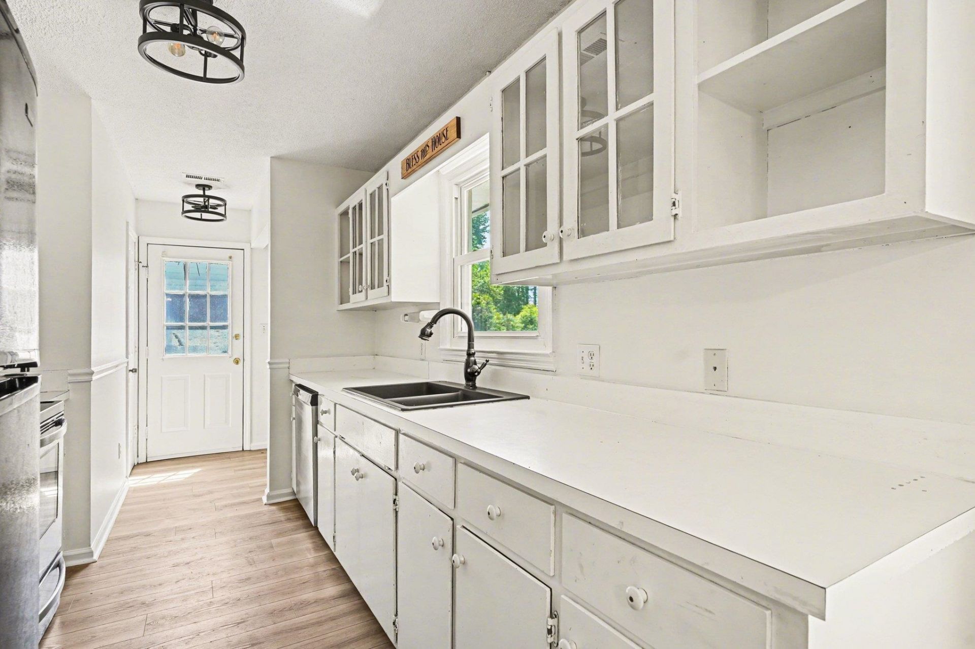 1305 Barker St. Photo 10