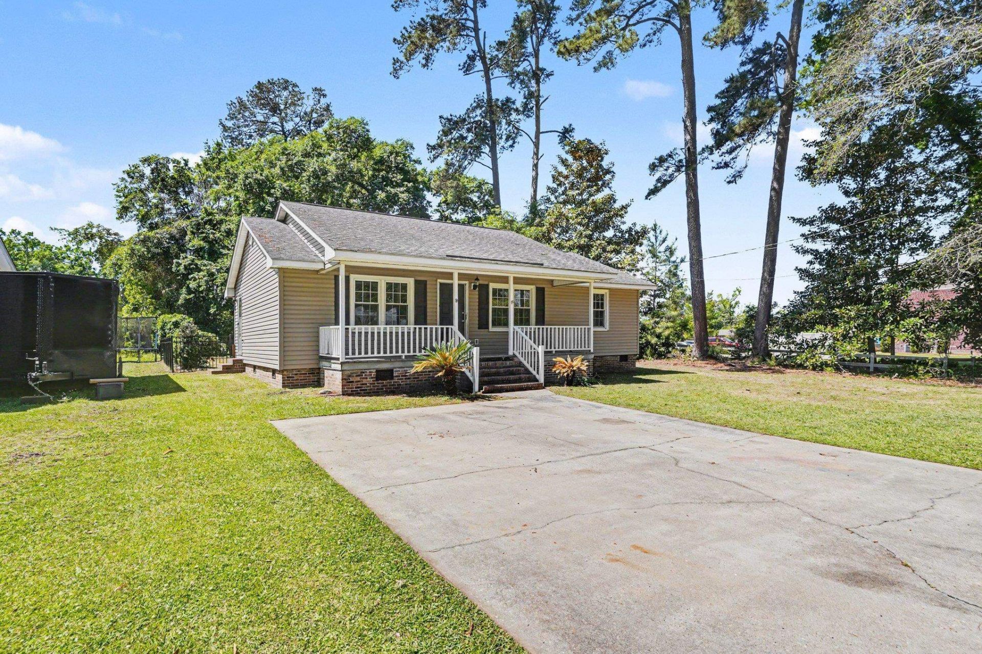 1305 Barker St. Photo 4