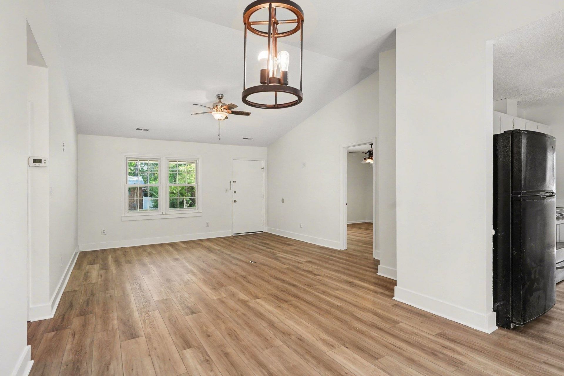 1305 Barker St. Photo 7