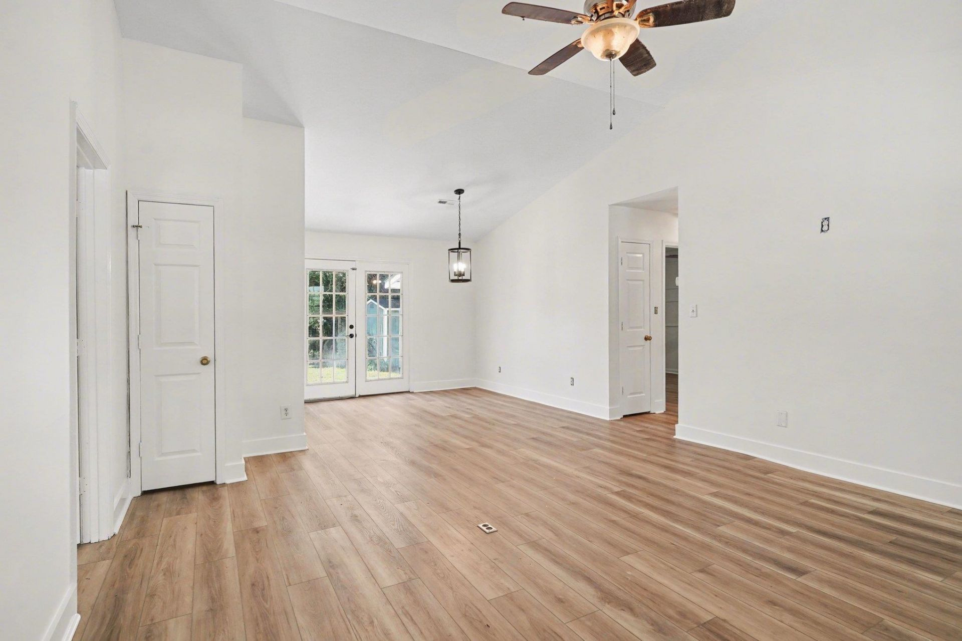 1305 Barker St. Photo 9