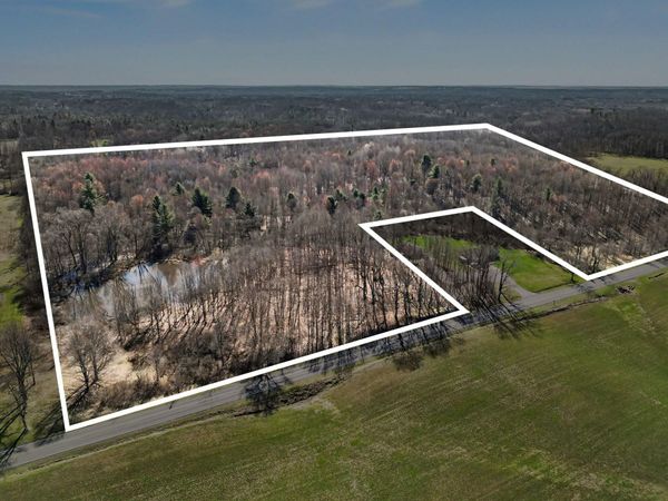 10410 N Division NE, Sparta, MI 49345