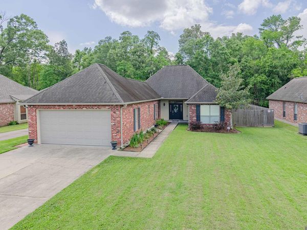 14515 Lake Meadows Ct, Gonzales, LA 70737
